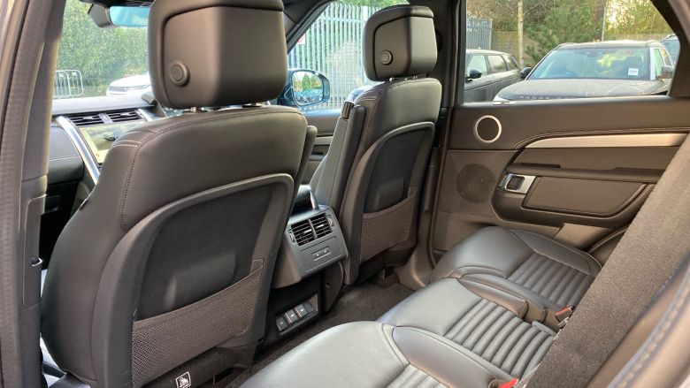 Land Rover Discovery 3.0 D300 Dynamic SE 5dr Auto Diesel Station Wagon